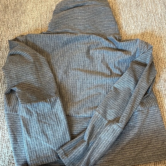 Senita Athletics blue striped pullover. Size S - Picture 6 of 6